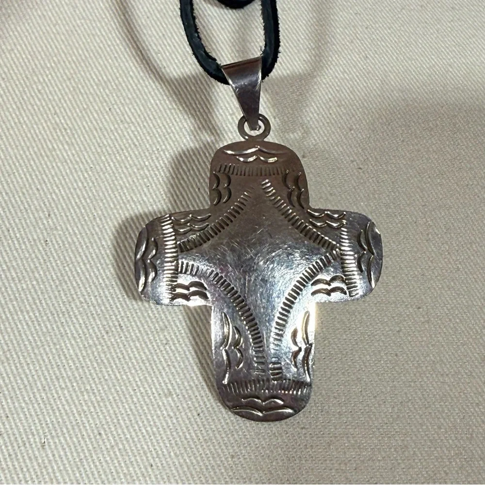 Taxco Vintage 80’ Southwestern Sterling silver oversized cross pendent necklace - Picture 16 of 17